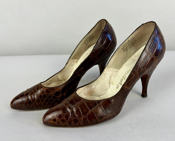 1960s Pointy Prance Around Pumps | Vintage 60s Brown Alligator Leather High Stiletto Heel Shoes with Pointed Toe | Size 5.5 5&1/2 US