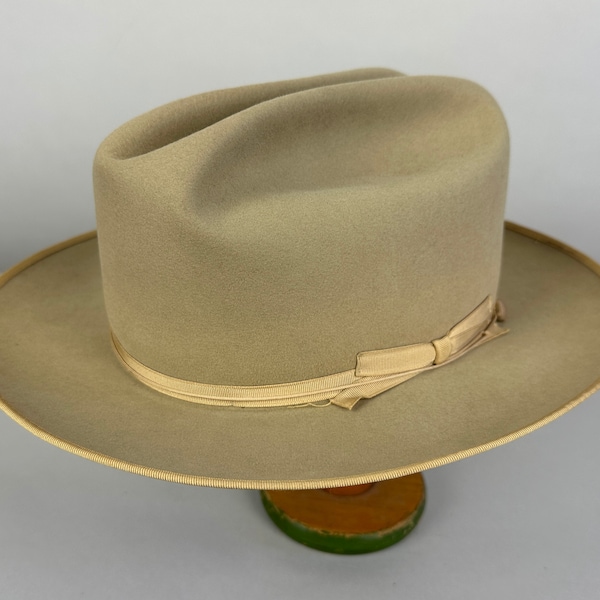 50er Jahre Western-Mittwochhut | Vintage 50er Jahre Stetson Wollfilz Cowboyhut in Sandbeige mit Ripsband und Windknopf | Größe 7 Mittel