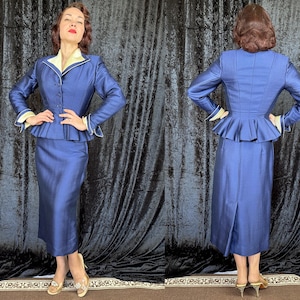 Conjunto "Lilli Ann" dos anos 50: Brilho Safira | Jaqueta e saia vintage dos anos 50 em seda e lã com estampa de escamas azuis e detalhes em marfim | Tamanho Extra Pequeno (XS) imagem 10