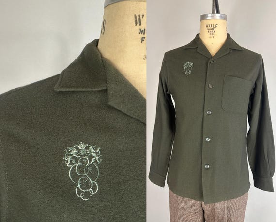 1950s Won't Freeze Frontier Camp Shirt | Vintage 50s Dark Olive Green Wool Square Cut Button Up with Embroidered Blue Crest | Medium