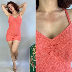 Traje de baño Coral Caress de los años 30 / Traje de baño de una pieza vintage de punto texturizado de rayón rosa anaranjado con tirantes ajustables / Talla extra XL