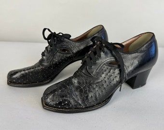 1940s Perfectly Perforated Lace Up Oxfords | Vintage 40s Black Leather Comfortable Heel Nurse Shoes w/ Perforation Holes | Size 7.5 7&1/2 US