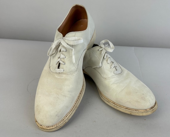 1950s The Buck Stops Here Shoes | Vintage 50s Matte White Suede Leather Lace-up Saddle Oxfords Bucks with Rubber Soles | Size 10