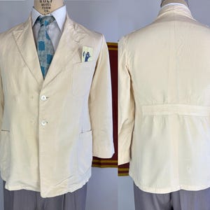 Serene zomerjas jaren 30 | Vintage jaren '30 crème gebroken witte zijde, lichtgewicht herenblazer met ceintuur en opgestikte zakken | Maat 38, medium