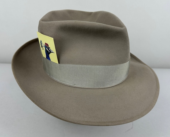 1940s Delightful Dove Grey Fedora | Vintage 40s Silver Gray Fur Felt Hat with Tone-on-Tone Grosgrain Band and Snap Brim | Size 6&7/8 Small