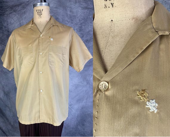 1960s Gold Standard Shirt | Vintage 60s Straw Yellow Nylon Button Up Casual Short Sleeve Shirt with Top Loop & Double Lion Crest | Large