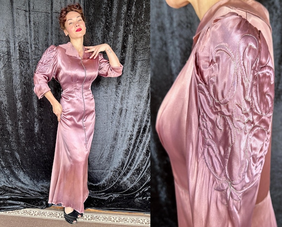 1930s Triumphant Trapunto Dressing Gown | Vintage 30s Purple Mauve Rayon Satin Zip Front Puff Sleeve Hostess Dress | Large Extra Large XL