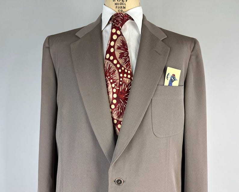 Pak van staal uit de jaren 50 | Vintage jaren 50 tweedelig grijs wollen jasje met enkele rij knopen en ingekeepte revers en Hollywood-taillebroeken | Maat 42 (groot) afbeelding 4