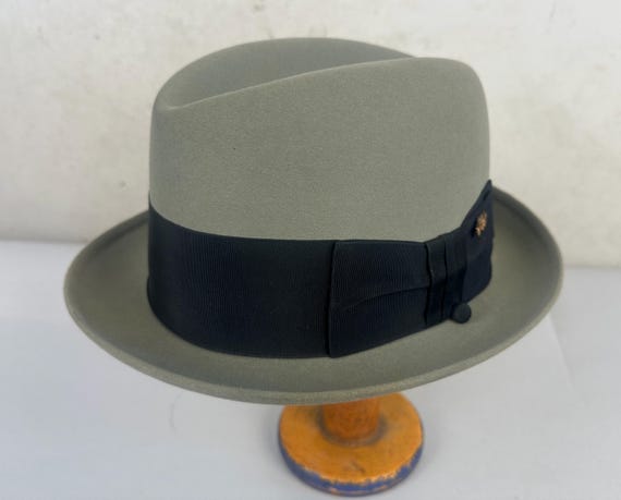 1950s Tenacious Tommy Hat | Vintage 50s Gray Homburg Fedora with Black Silk Grosgrain Ribbon Band Bow and Gold Pin | Size 7&1/8 Medium
