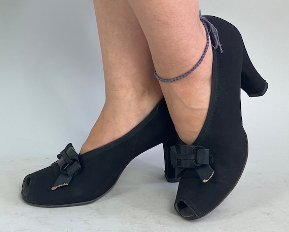 1940s Black Babydoll Pumps | Vintage 40s Cloth Covered Leather Peep Toe High Heel Shoes w/Bow Accent by 'Paradise Shoes' | Size US 9.5 9&1/2