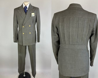 1930er Jahre dreiteiliger Anzug mit Gürtel-Rücken | Vintage 30er Jahre Stahlgrau Hai Hai Kiemen Messer Falten Gürtel Zurück Jacke Weste Hose Set | Größe 34 Small
