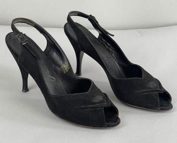 1950s Velvet Vamp Slingback Pumps | Vintage 50s Black Suede Peep Toe High Heel Stiletto Pinup Shoes with Pleat Accent | Size 7.5 7&1/2 US