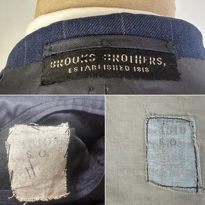 Puede incluir: Un blazer azul marino a rayas con una etiqueta interior negra con el texto blanco Brooks Brothers, Established 1818. La prenda incluye dos etiquetas de tela adicionales en blanco y azul claro con texto desvanecido cosidas en el forro interior.