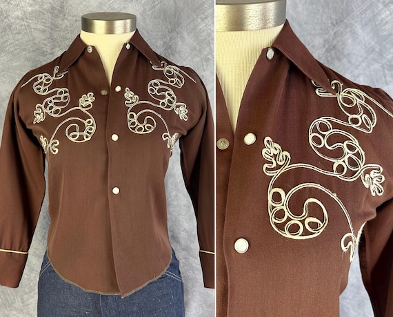 1950s Rodeo Rhonda Blouse | Vintage 50s Brown Rayon Gabardine Western Cowgirl Pearl Snap Up Shirt Top w/White Soutache | Extra Small XS