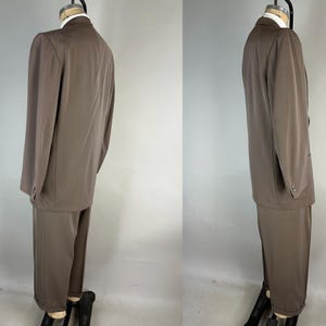 Pak van staal uit de jaren 50 | Vintage jaren 50 tweedelig grijs wollen jasje met enkele rij knopen en ingekeepte revers en Hollywood-taillebroeken | Maat 42 (groot) afbeelding 5