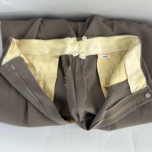 Pak van staal uit de jaren 50 | Vintage jaren 50 tweedelig grijs wollen jasje met enkele rij knopen en ingekeepte revers en Hollywood-taillebroeken | Maat 42 (groot) afbeelding 9