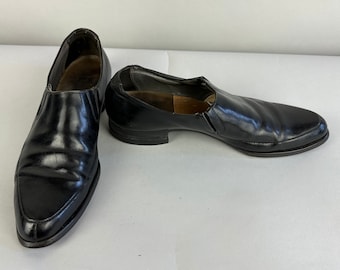 1950s Lounge Around Loafers | Vintage 50s Black Leather "Florsheim" Casual Slip-On Shoes with Elastic Insets and Leather Soles | Size 10