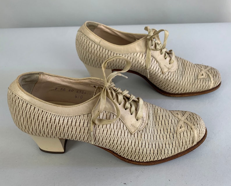 1930s Darling Doris Heels Vintage 30s Beige Tan Leather and Knit Fabric Ventilated Summer Oxford Pumps w Topstitched Bows US Size 7