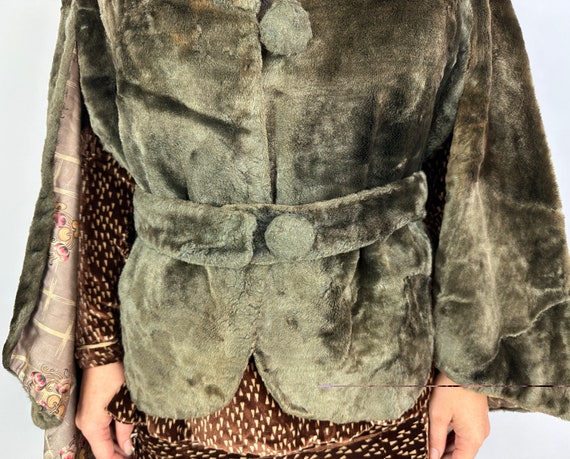 The Clara Cape (XS-2X)