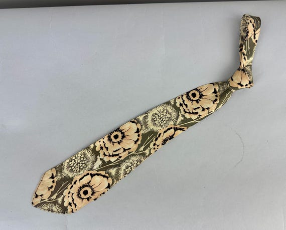 1930s Dandelion Wishes and Poppy Pleasantries Necktie | Vintage 30s "Hollyvogue" Grey White and Pink Floral Print Silk Self Tie Cravat