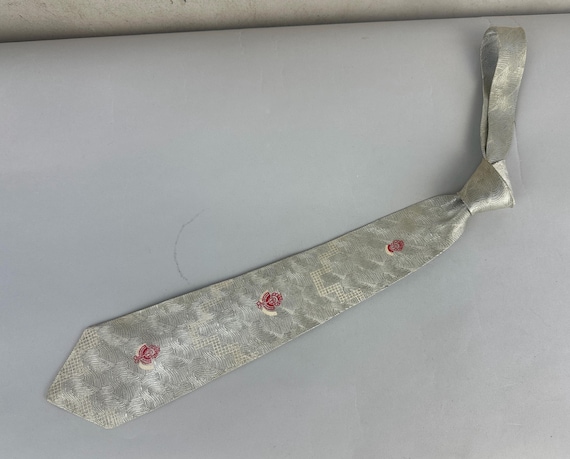 1950s Metallurgy Magic Necktie | Vintage 50s Metallic Silver Grey Silk Wave Brocade Self Tie Cravat with Red Shamans and Grids