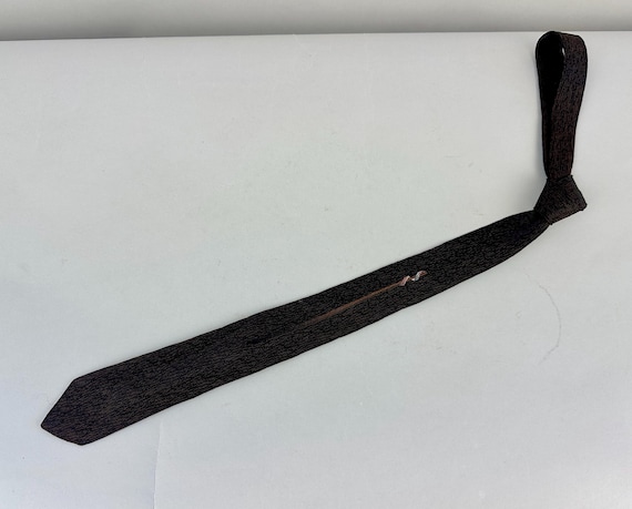 1950s Staff of Life Necktie | Vintage 50s Bronze & Black Woodgrain Pattern Silk Skinny Self Tie Cravat w/Pink and Blue Ribbon Wrapped Stick