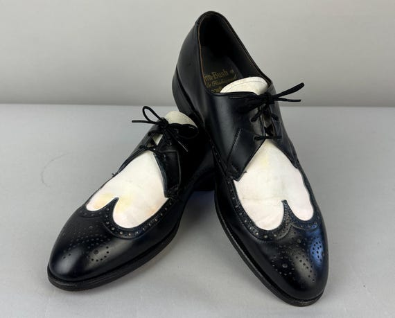 1950s The Spectator Special Shoes | Vintage 50s Two Tone Black and White Leather Wing Tip Lace Up Oxfords w/ Broguing | Size US 8