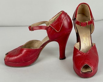 1940s Carmen Miranda Cha Cha Platforms | Vintage 40s Crimson Red Leather Mary Jane Peeptoe High Heel Shoes by “Marilyn” | Size US 6.5