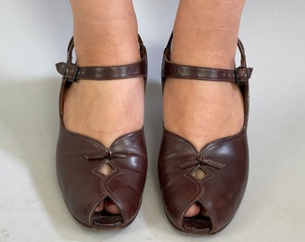 1940s Capable Catherine Shoes | Vintage 40s Brown Leather Keyhole Peep Toe Ankle Strap Comfortable Pumps with Petite Bow | Size US 10