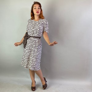 1930s Darling Dottie Day Dress Vintage 30s White & Dark Brown Rayon Floral Party Shirtwaist Frock with Sash Belt Extra Large XL Volup image 4