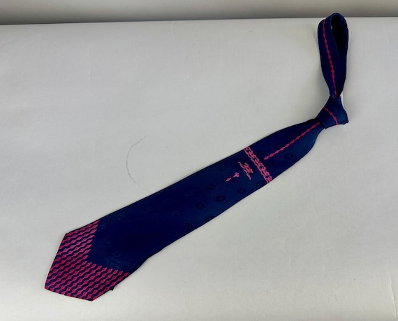 1950s Masterful Mr Necktie | Vintage 50s Navy Blue and Pink Silk Self Eyes Brocade Tie Cravat with Diamond Chain Links and Crowning Stripe