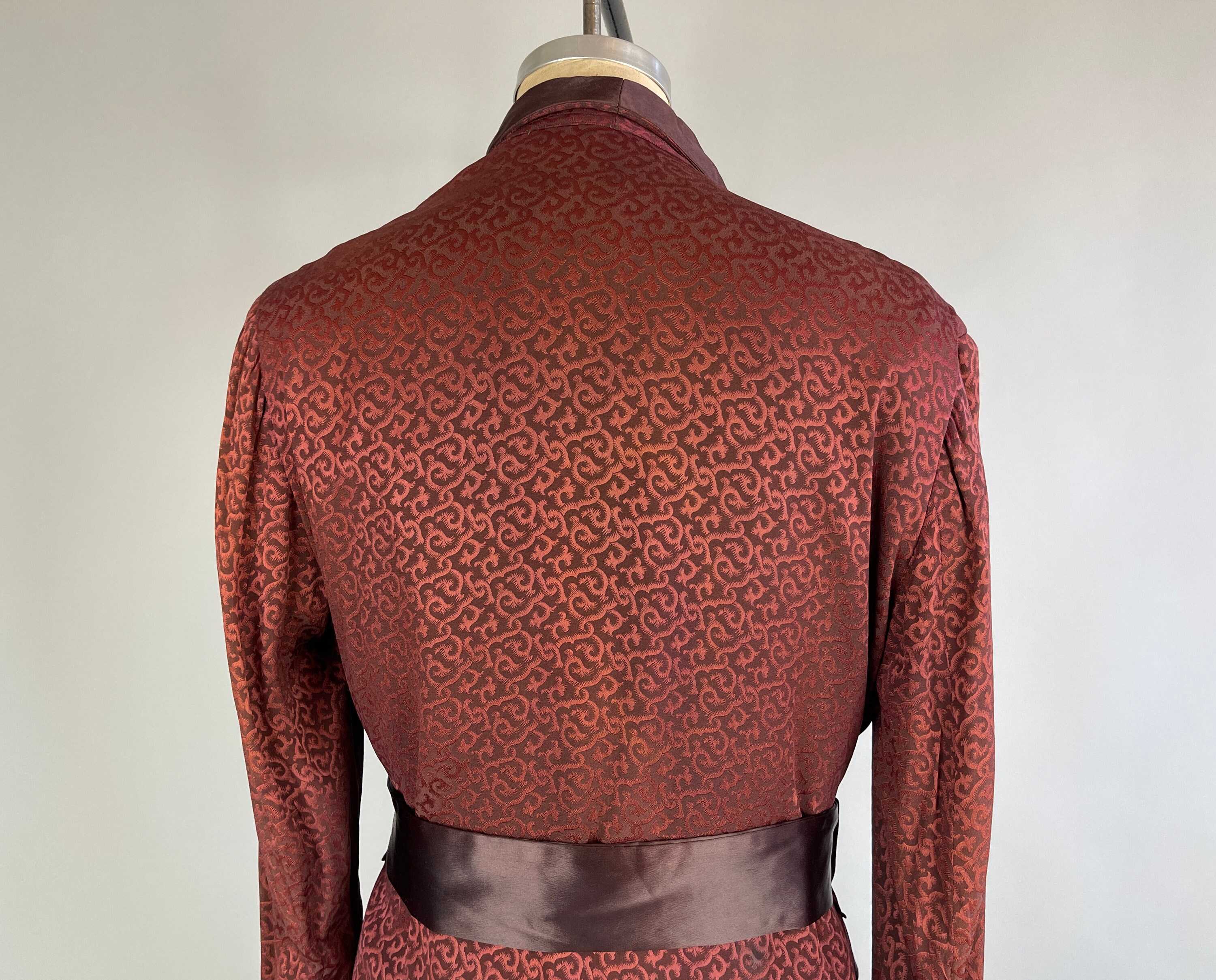 1940s Gilded Age Dressing Robe Vintage 40s Amber Swirls Over Cinnamon