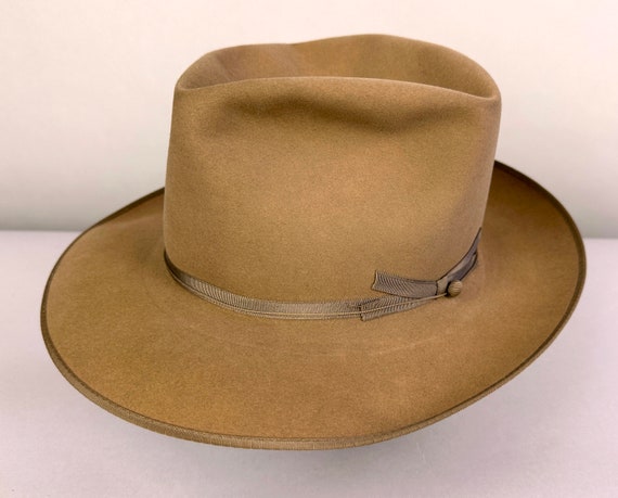 1930s Western Roundup Fedora | Vintage 30s Taupe Fur Felt Mens Hat with Narrow Grosgrain Ribbon Band + Wind Button | Size 7&1/8 Medium