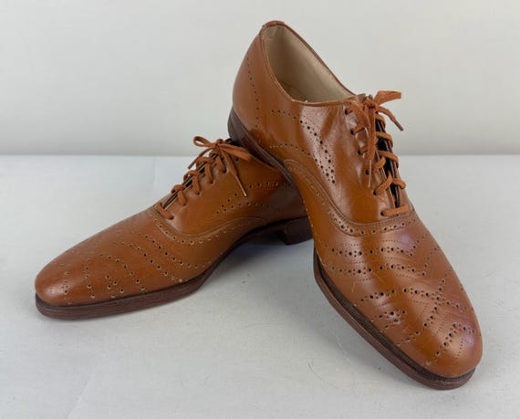1940s Brag About Broguing Shoes | Vintage 40s Brown Leather Lace Up Menswear Inspired Oxfords with Decorative Perforations | Size US 8