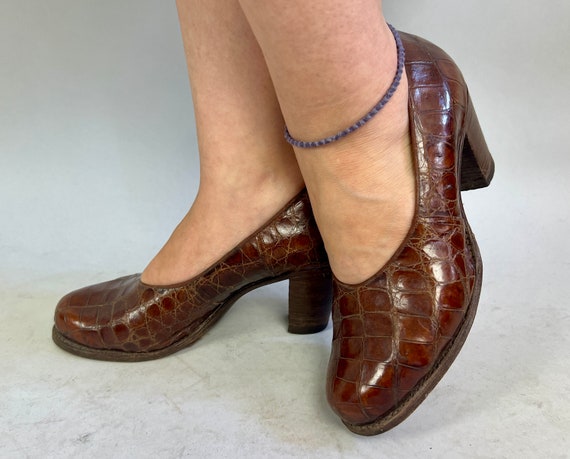 1940s Foot Pleaser Pumps | Vintage 40s Mahogany Brown Alligator Leather Comfortable Heel Shoes with Round Toe | Size 8.5 8&1/2 US