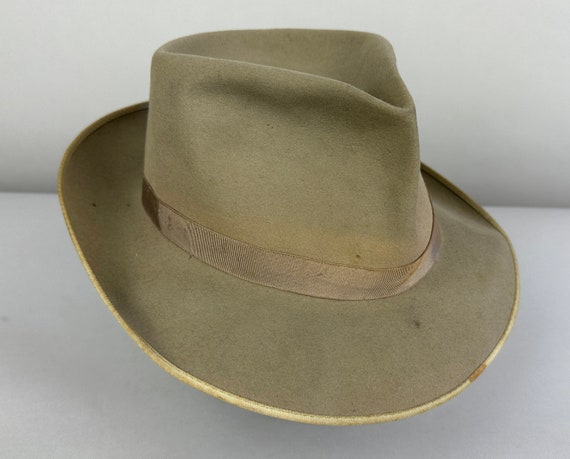 1940s Knock-Around Knox Fedora | Vintage 40s Sandy Beige Grey Wool Felt Hat with Taupe Silk Hatband and Taped Brim | Size 7&1/4 7.25 Large