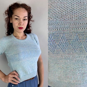 Polly's tröja från 1950-talet | Vintage stickad ulltröja i babyblå och rosa från 50-talet med öppna, luftiga twillsömmar | Small Medium