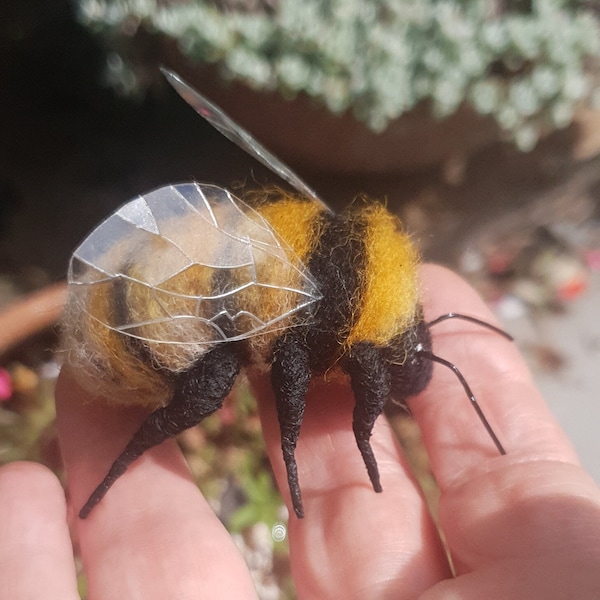 Needle felted Giant Yellow bumble bee (Bombus Distinguendus)