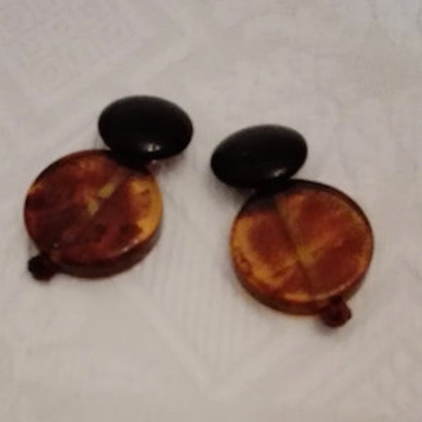 Compact black/brown chunky earclips