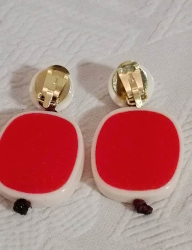 with a natural border. Chunky Collection square ear clips tomato-red