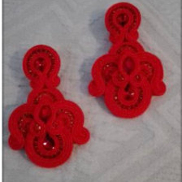 Rote Soutache Ohrclipse