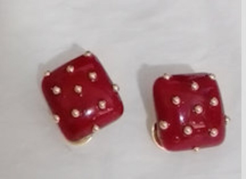 Square plastic ear clips with golden beads