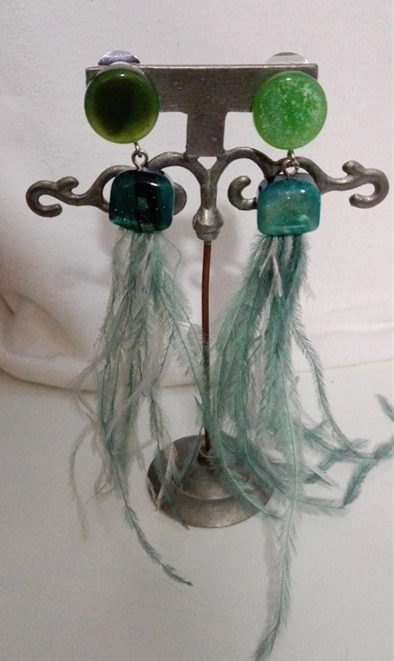 Green plastic ear clips with ostrich feathers