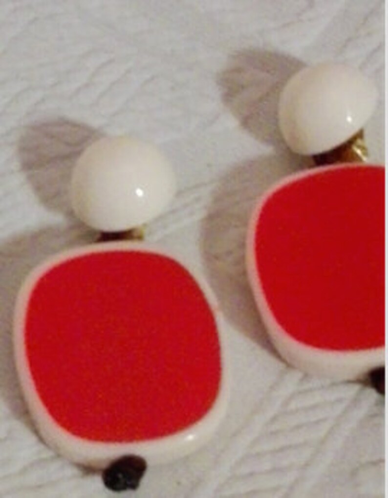 with a natural border. Chunky Collection square ear clips tomato-red