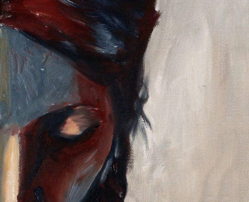 K&ouml;nnte beinhalten: Nahaufnahme eines Gem&auml;ldes eines Gesichts. Die Person tr&auml;gt einen roten und blauen Turban. Das Gesicht ist in Graut&ouml;nen, Braun- und Rott&ouml;nen gemalt.