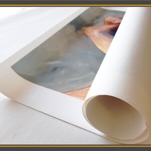 Puede incluir: Una impresi&oacute;n de lienzo enrollada con una pintura de una persona en una ba&ntilde;era. El lienzo es blanco y la pintura est&aacute; en tonos de marr&oacute;n, azul y blanco.