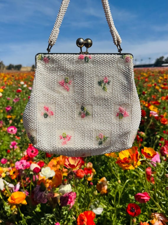 1960s Vintage Lumured Corde Bead Floral Purse – M… - image 1