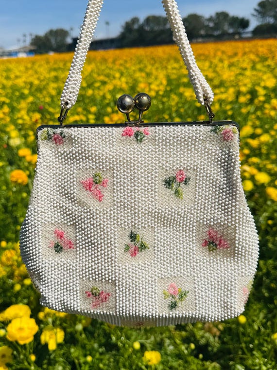 1960s Vintage Lumured Corde Bead Floral Purse – M… - image 4