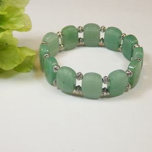 Aventurine Stone and Silver Stretch Bracelet (B52)