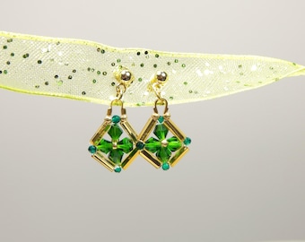 Dangle Earrings in Green and Gold Beads (E205)